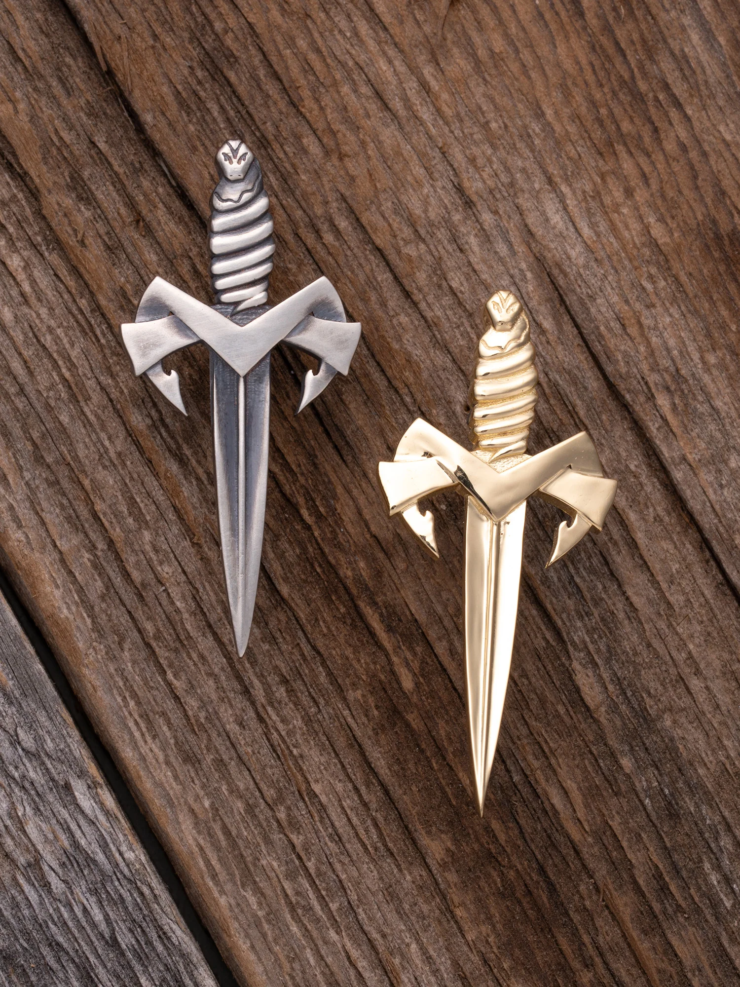 DAGGER LAPEL 18K GOLD (1 Gold Lapel) - Image 2