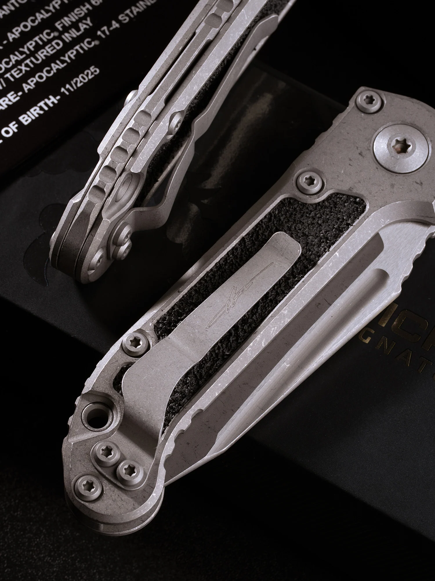 L.U.D.T TANTO EDGE MARFIONE SELECT APOCALYPTIC FINISH APOCALYPTIC FINISH TITANIUM W/ TEXTURED INLAY APOCALYPTIC STAINLESS - Image 2