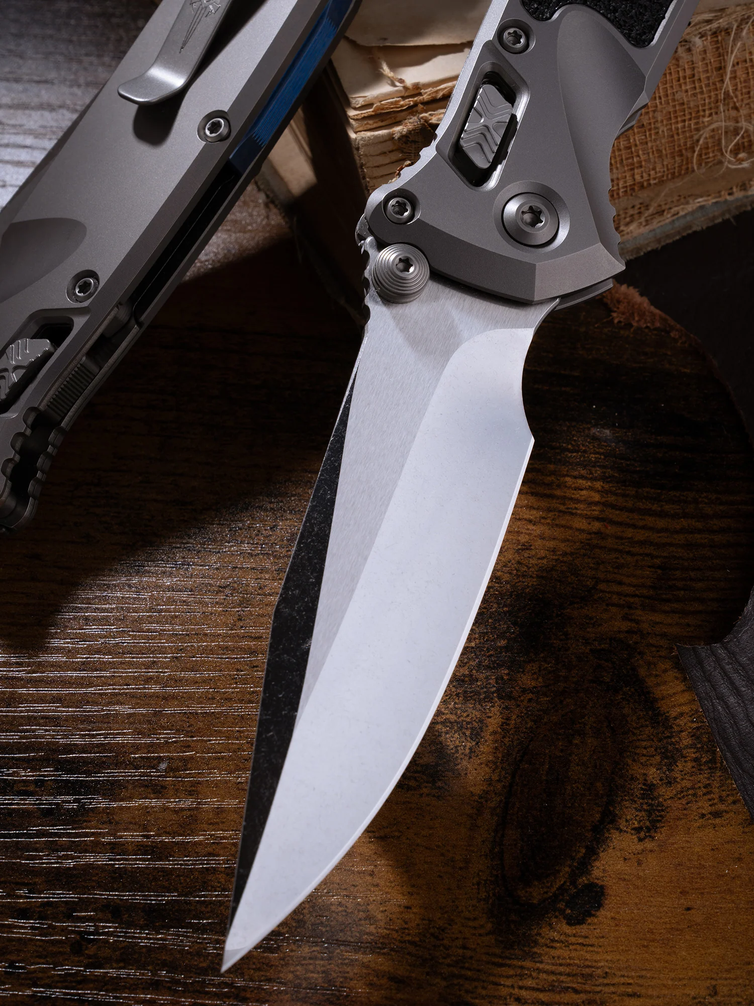 Socom® RAM-LOK™ – SPEAR POINT MARFIONE SELECT STONEWASH FINISH STONEWASH FINISH TITANIUM W/ TEXTURED INLAY & BLUE TITANIUM ACCENTS DOUBLE VAPOR BLAST STAINLESS (160RL-10SMS3) - Image 2
